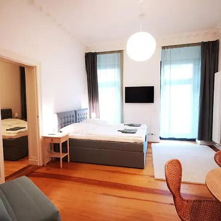 Lang Li By Rockchair Apartments L Superhost Status L 2 Bedrooms Boxspringbeds In City Center - Cozy Family & Business Flair Welcomes You! Berlin Exterior photo