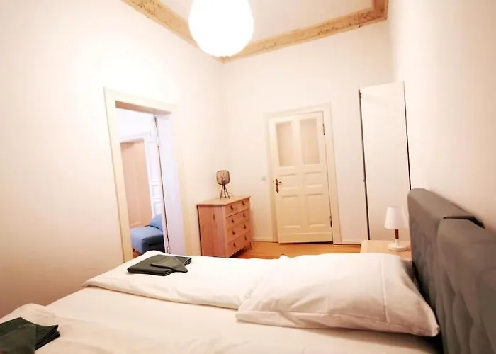 Lang Li By Rockchair Apartments L Superhost Status L 2 Bedrooms Boxspringbeds In City Center - Cozy Family & Business Flair Welcomes You!