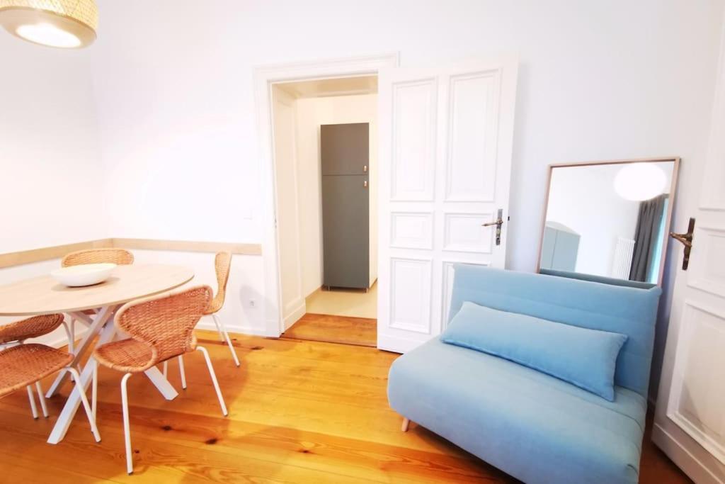 Apartment Lang Li By Rockchair L Superhost Status L 2 Bedrooms Boxspringbeds In Center - Cozy Family & Business Flair Welcomes You! Berlin