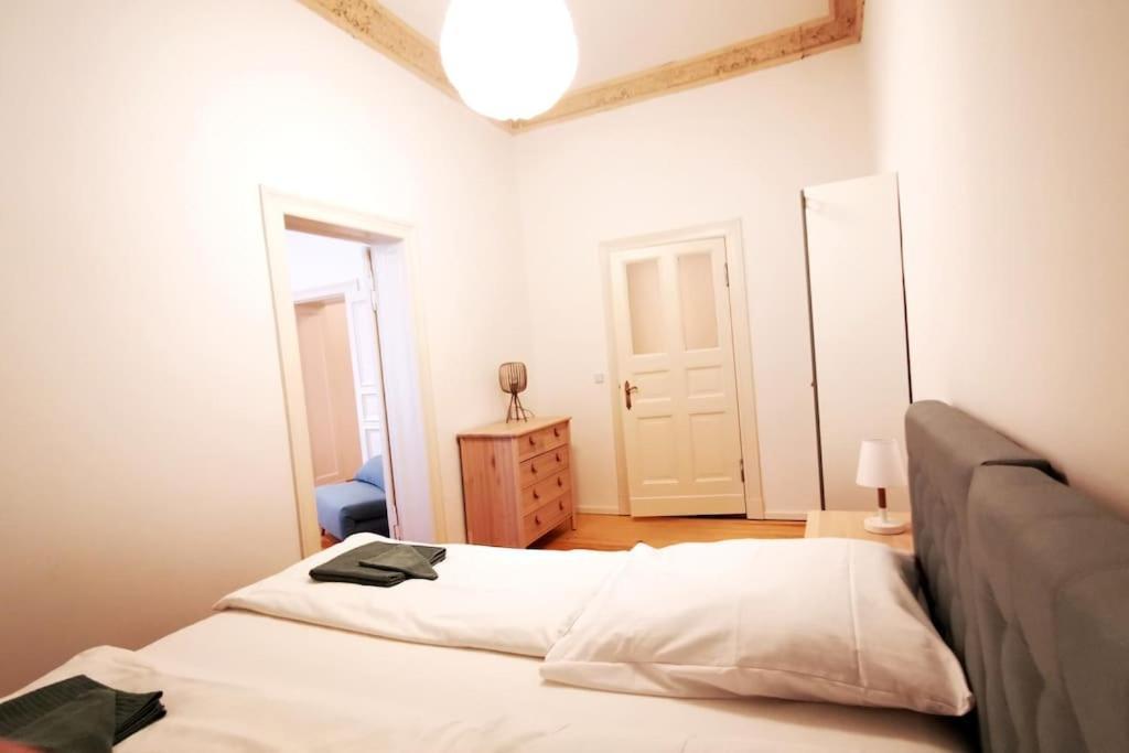 Apartment Lang Li By Rockchair L Superhost Status L 2 Bedrooms Boxspringbeds In Center - Cozy Family & Business Flair Welcomes You! *