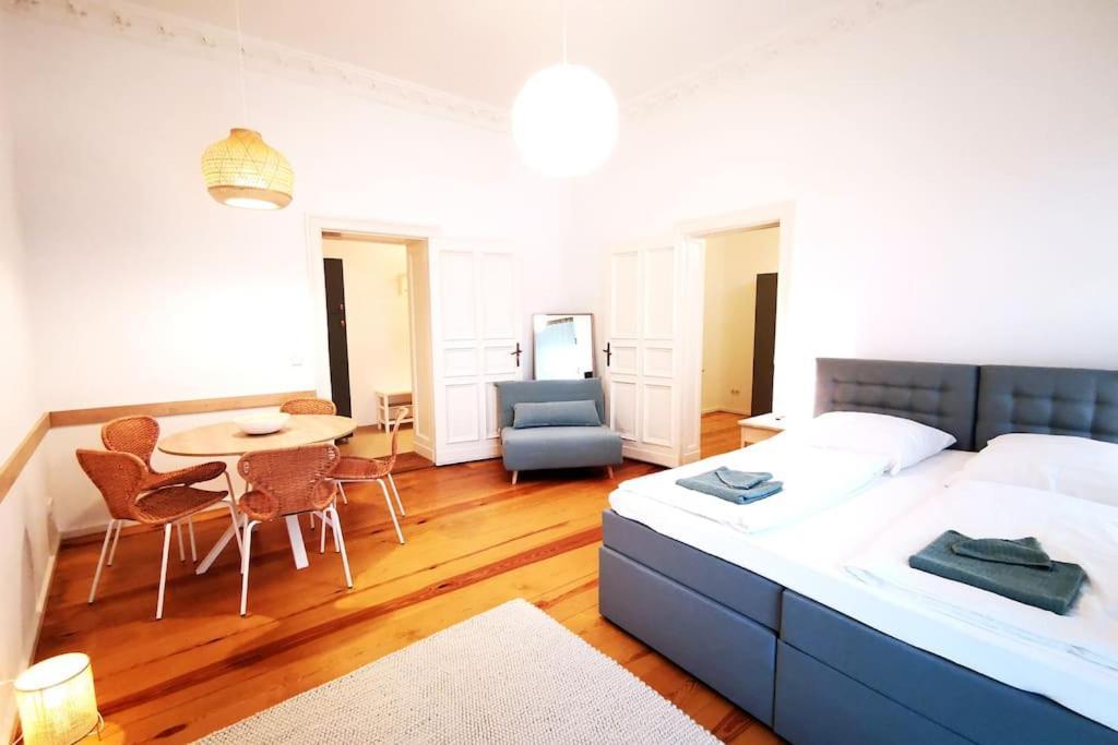 Apartment Lang Li By Rockchair L Superhost Status L 2 Bedrooms Boxspringbeds In Center - Cozy Family & Business Flair Welcomes You!